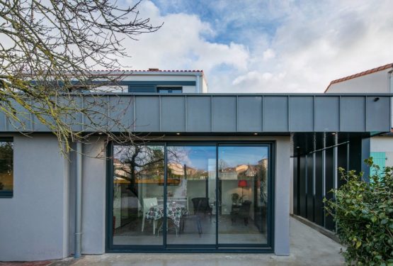 Extension-contemporaine-Saint-Sébastien-sur-Loire-Mathilde-Muscat-1